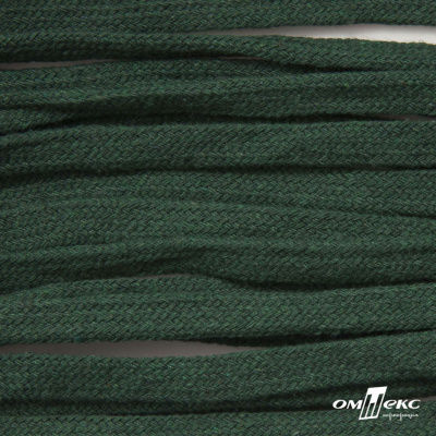 Шнур плетеный d-8 мм плоский, 70% хлопок 30% полиэстер, уп.85+/-1 м, цв.1016-т.зеленый - купить в Казани. Цена: 742.50 руб.